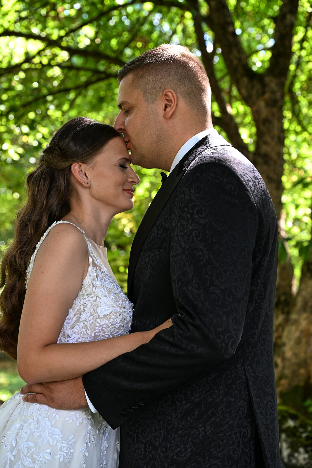Portret mladenke u toplim tonovima
